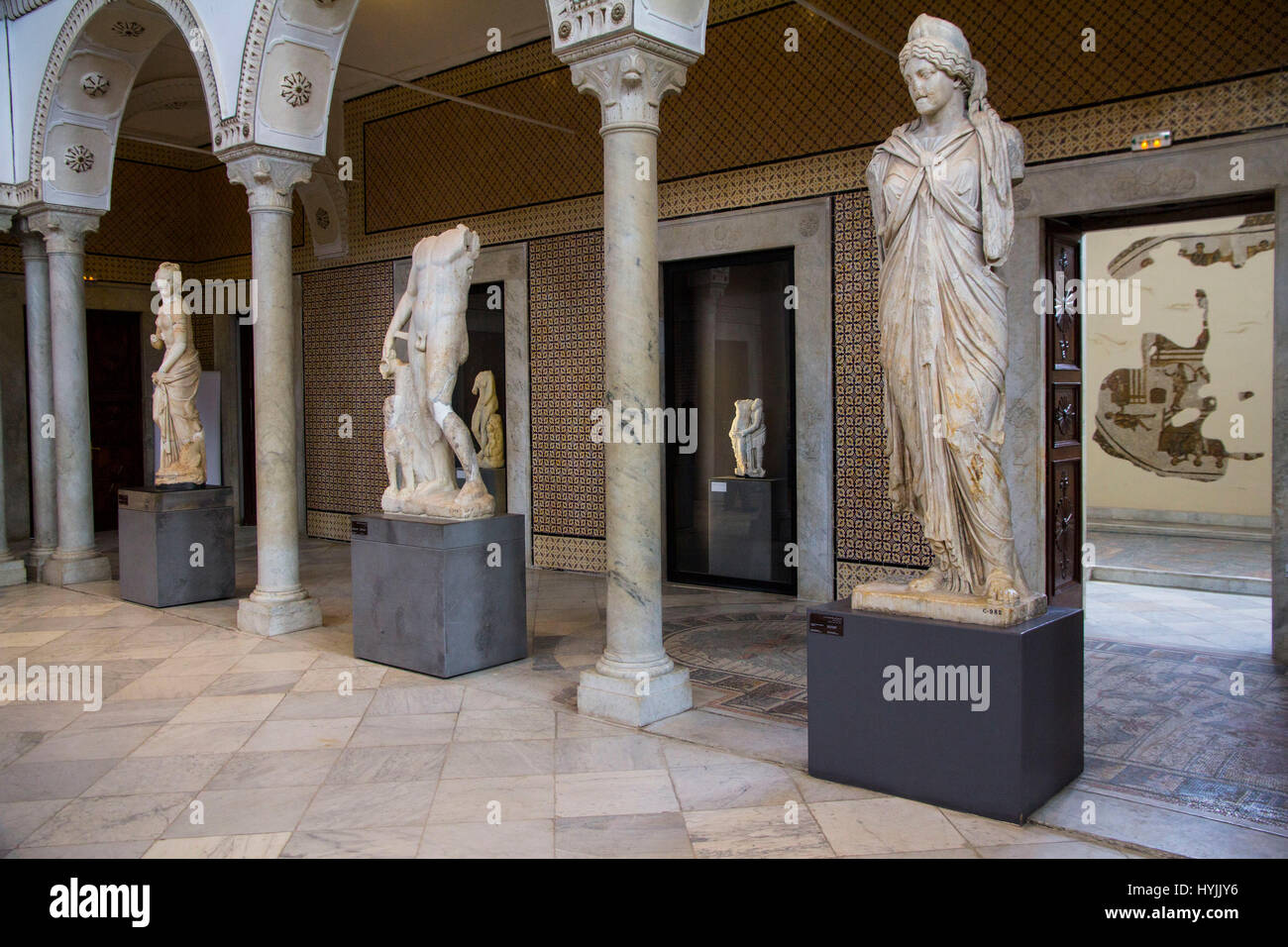 Karthago-Zimmer im Nationalmuseum von Bardo vereint eine reiche Sammlung von römischen Mosaiken und Marmorstatuen, die Götter und die römischen e Stockfoto