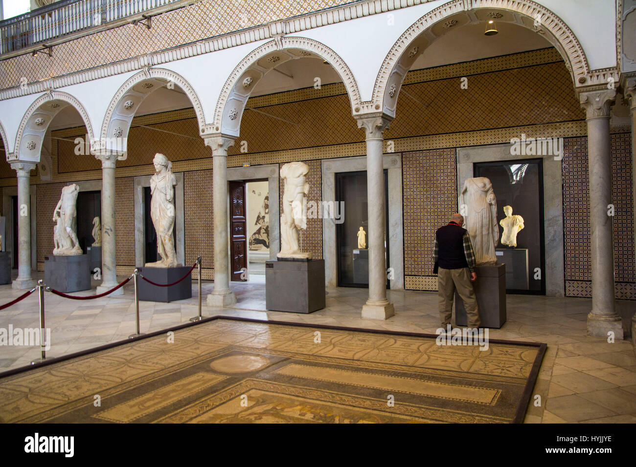 Karthago-Zimmer im Nationalmuseum von Bardo vereint eine reiche Sammlung von römischen Mosaiken und Marmorstatuen, die Götter und die römischen e Stockfoto