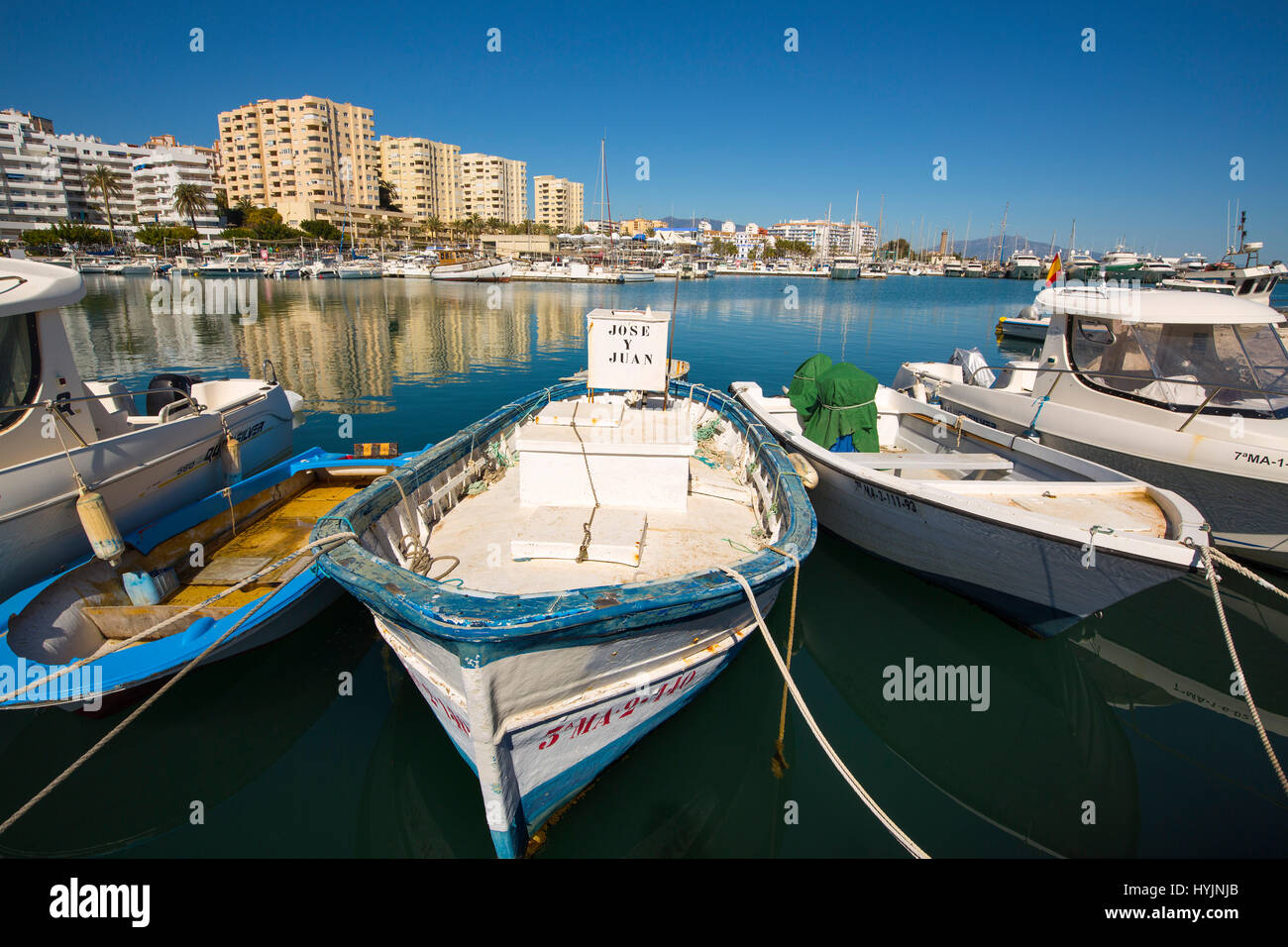 Angelboote/Fischerboote. Fischereihafen, Estepona. Provinz Malaga Costa del Sol Andalusien Südspanien, Europa Stockfoto