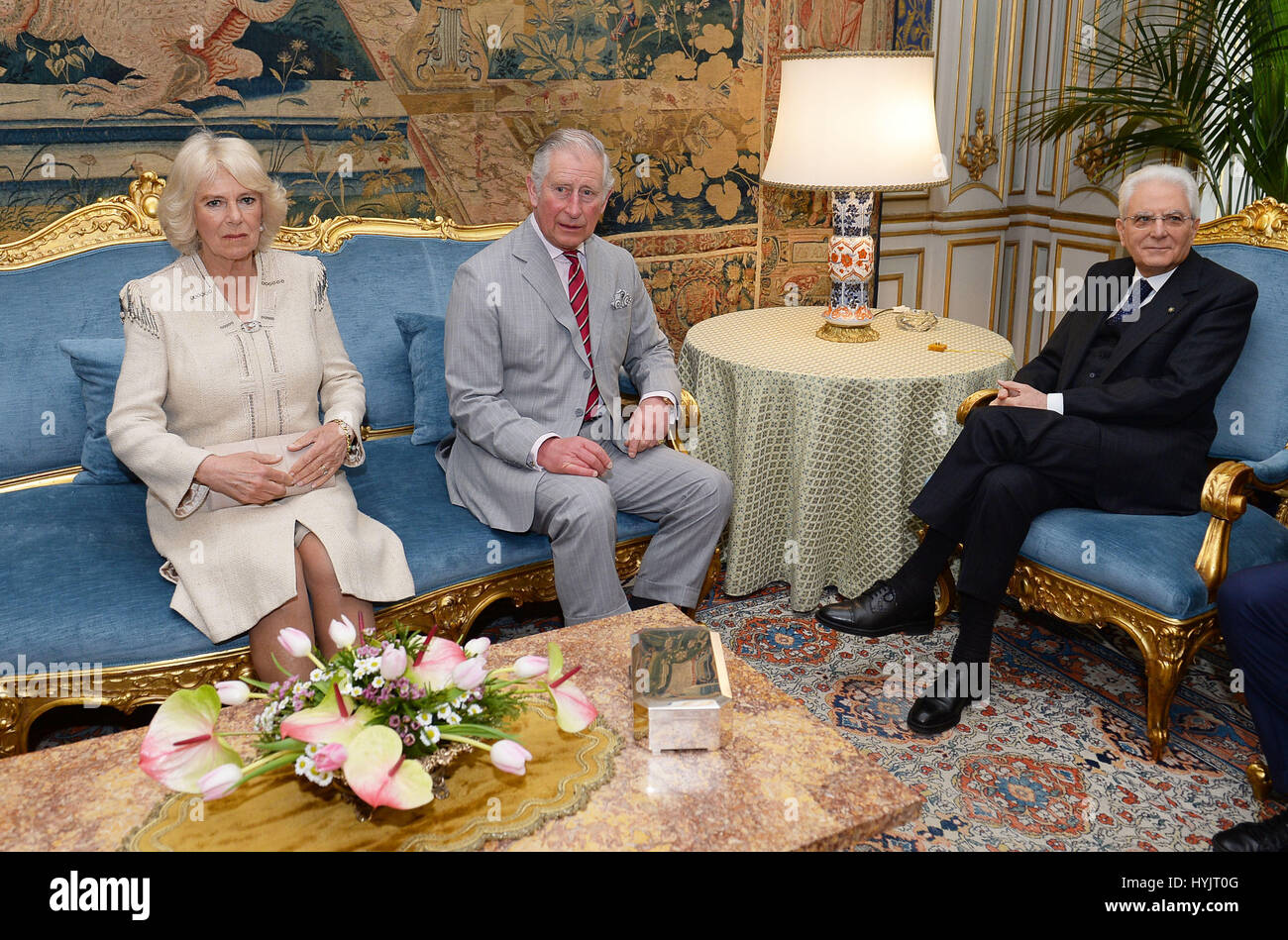 Der Prince Of Wales und der Herzogin von Cornwall Treffen der Präsident von Italien Sergio Mattarella in Rom, Italien, am achten Tag der Charles' European Tour. Stockfoto