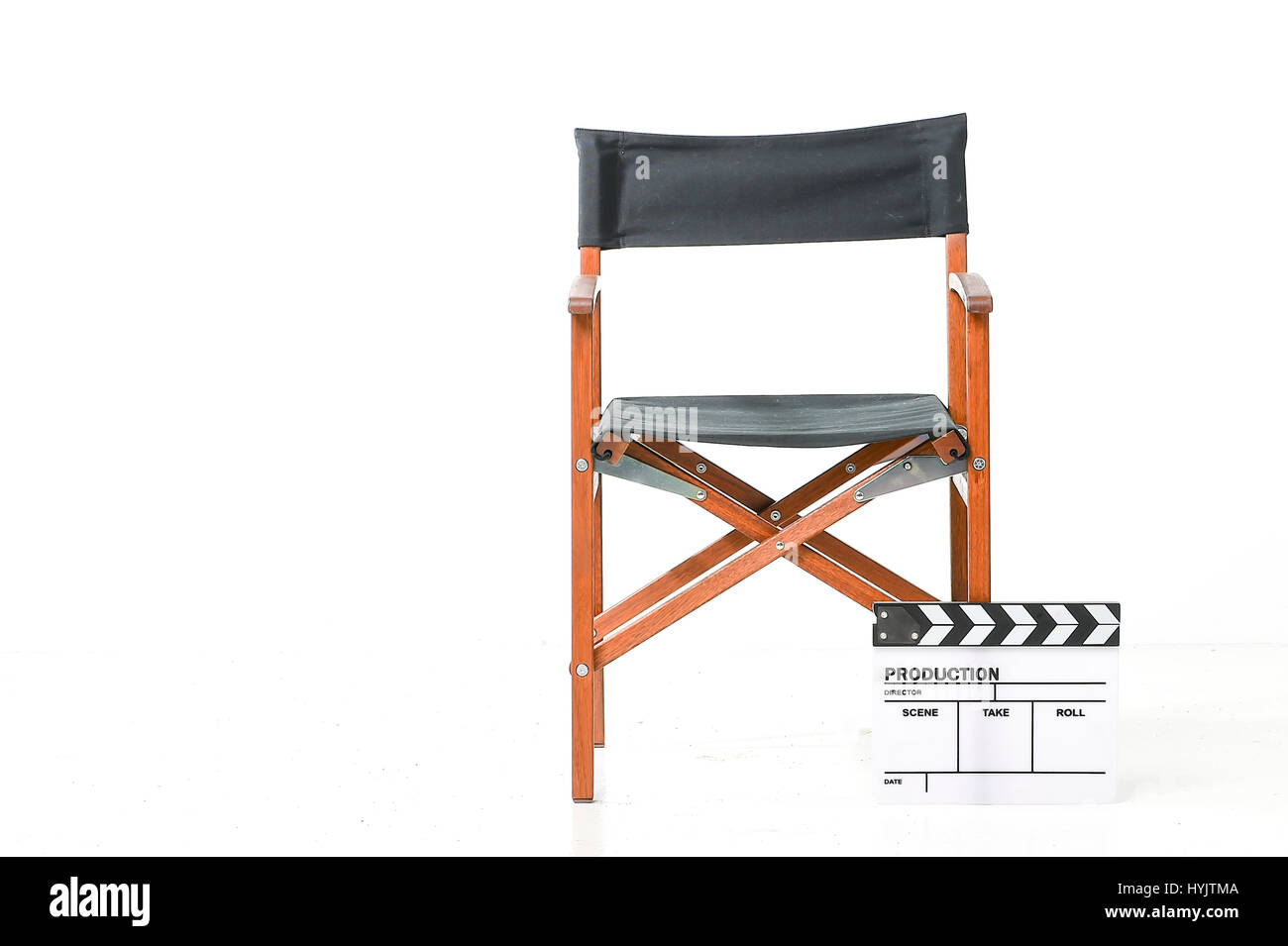 Schwarz-Regiestuhl isoliert auf weißem Hintergrund. Stockfoto