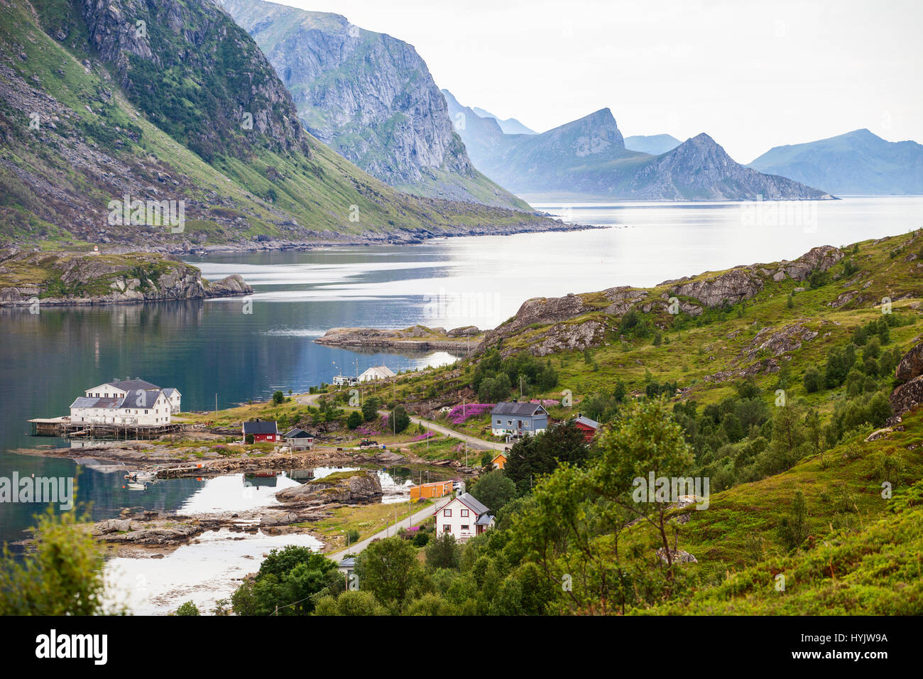 Europa, Norwegen, Lofoten, Unstad, die spektakuläre Aussicht auf die Bucht mit dem hostel Stockfoto