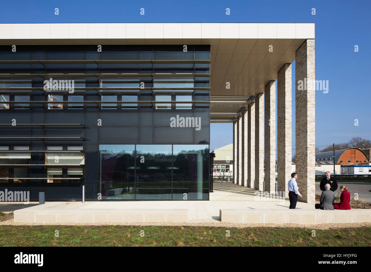 Blick auf die Ecke der Südfassade. Jenner Buillding Pirbright Institute, Guildford, Großbritannien. Architekt: NBBJ, 2017. Stockfoto