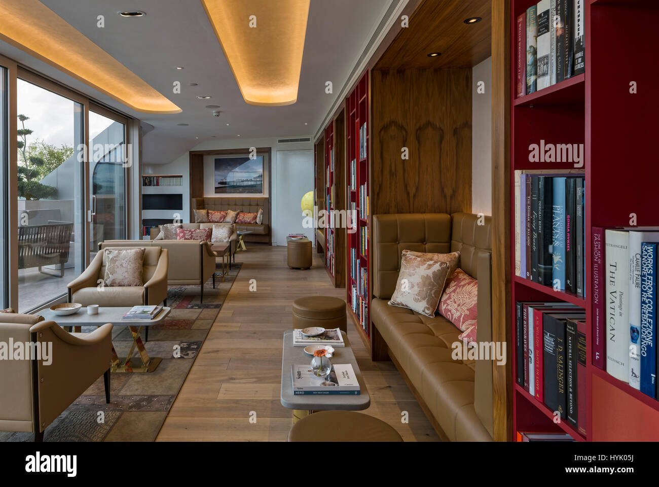 Dachterrasse und Lounge im Canaletto Apartments City unterwegs. Canaletto Apartments, London, Vereinigtes Königreich. Architekt: UNStudio, 2017. Stockfoto