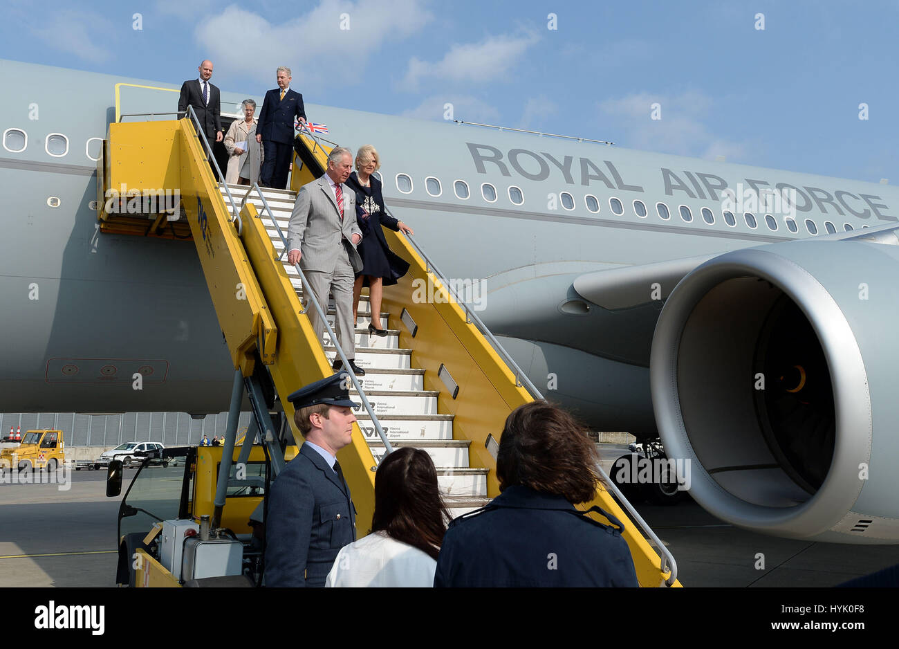 Die Prince Of Wales und die Herzogin von Cornwall kommen in Wien, Österreich, am achten Tag der Europatour. Stockfoto