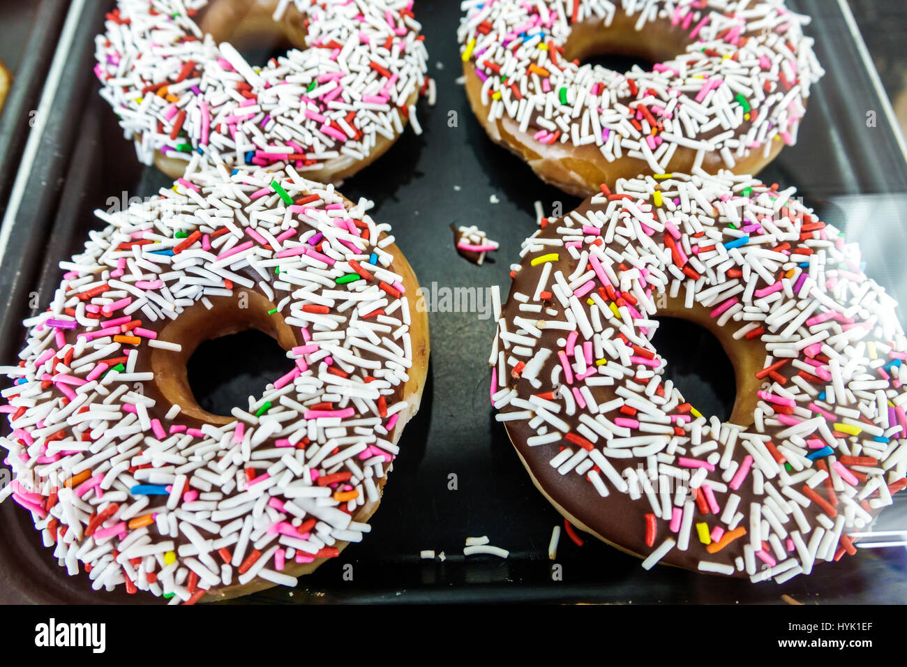 Orlando Winter Park Florida, Krispy Kreme Donuts, Donut Company, Kaffeehaus, Streuseln, Schokoladenglasur, Glasur, Verkaufsangebot anzeigen, Besucher reisen Stockfoto