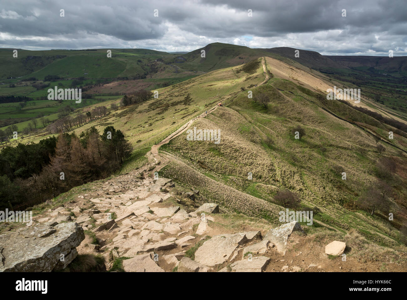 Der Great Ridge Walk, Peak District, Derbyshire. Blick vom Back Tor zum Mam Tor. Stockfoto