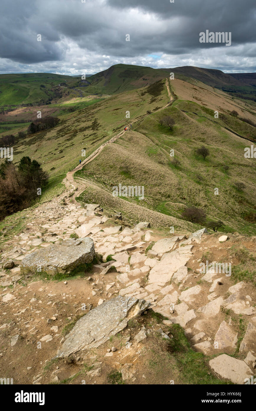 Die große Gratwanderung, Peak DIstrict, Derbyshire. Blick vom hinteren Tor auf Mam Tor. Stockfoto