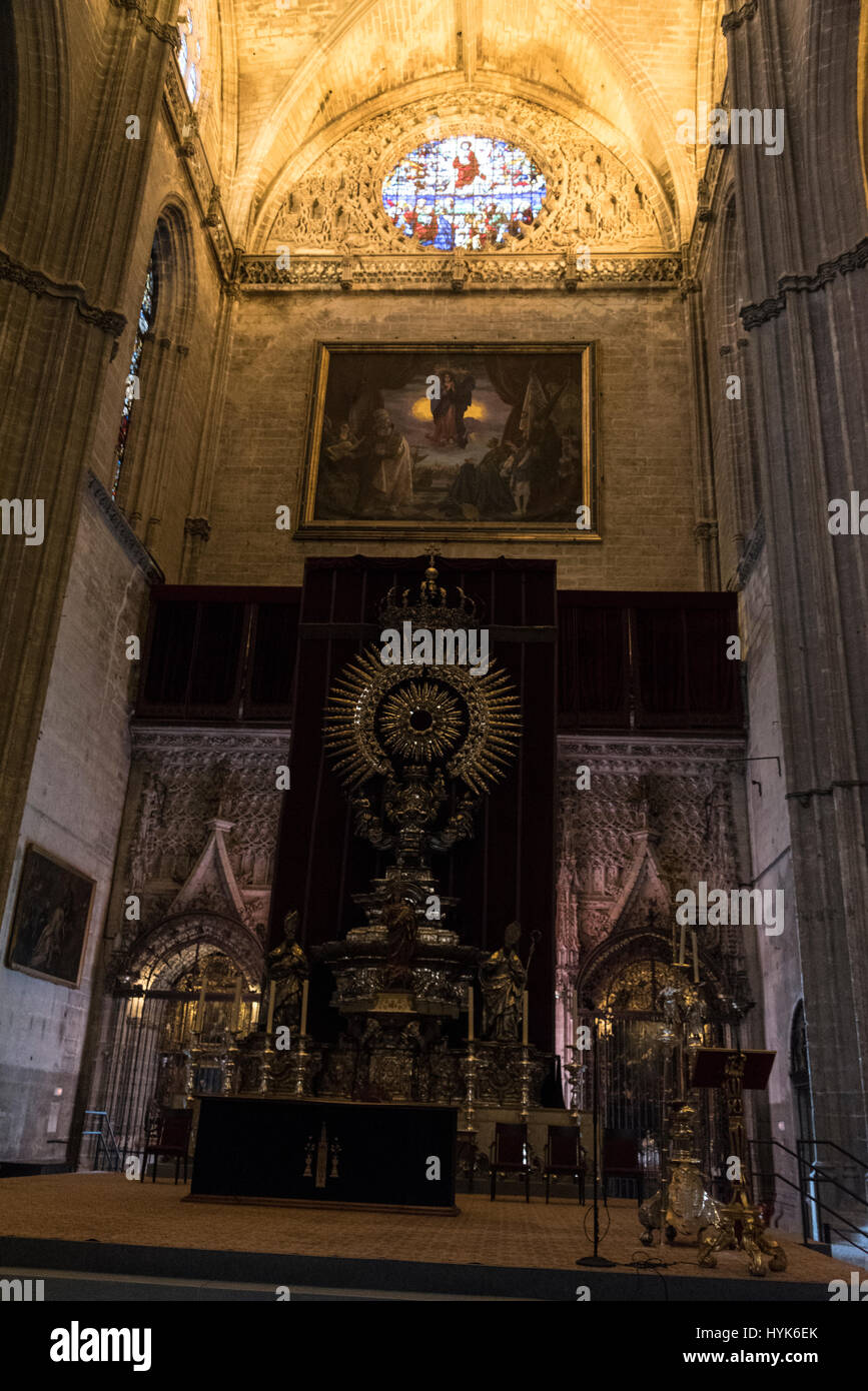 Die Silber oder Jubiläum Alta (Altar De Plata) im Inneren der römisch-katholische Kathedrale der Heiligen Maria des Stuhls (Catedral de Santa María De La Sede) in Sevi Stockfoto