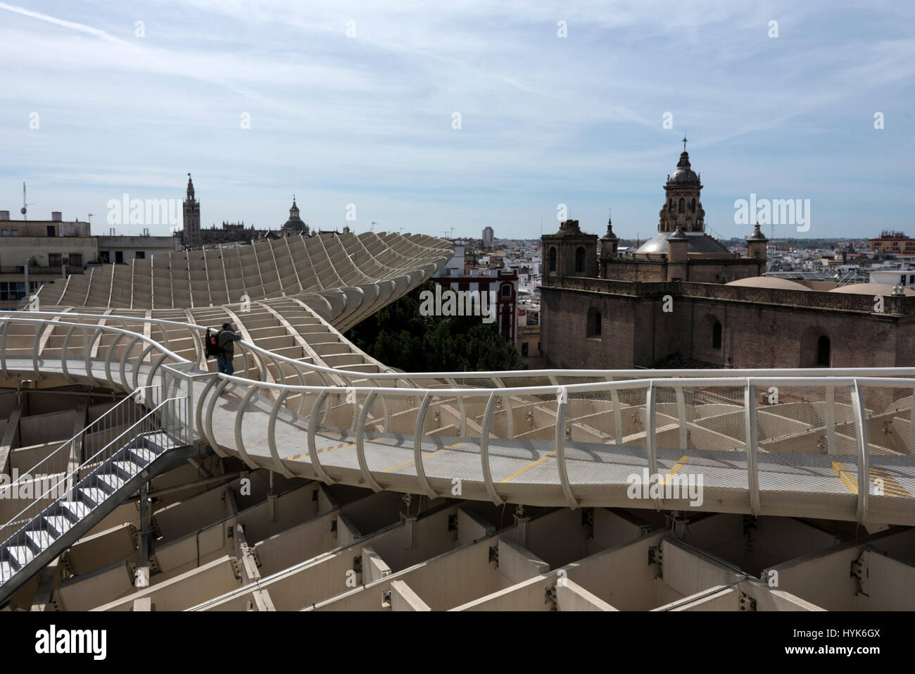 Metropol Parasol befindet sich im La Encarnacion Plaza (Quadrat) in der Altstadt von Sevilla in der Andulisa Provinz, Südspanien.  Die sechs gigantische Umm Stockfoto