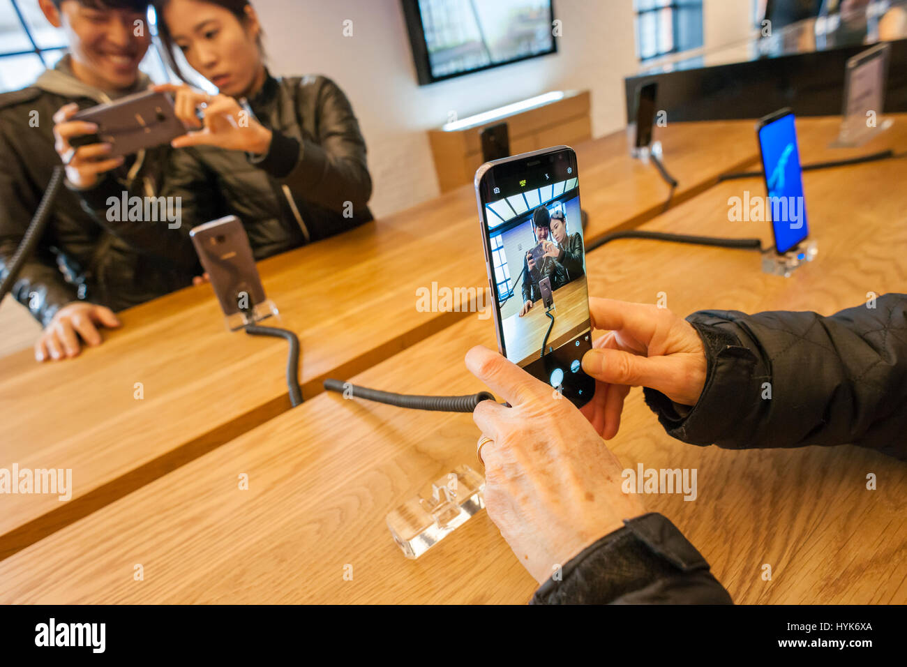 Samsung Batterie Stockfotos Und Bilder Kaufen Alamy