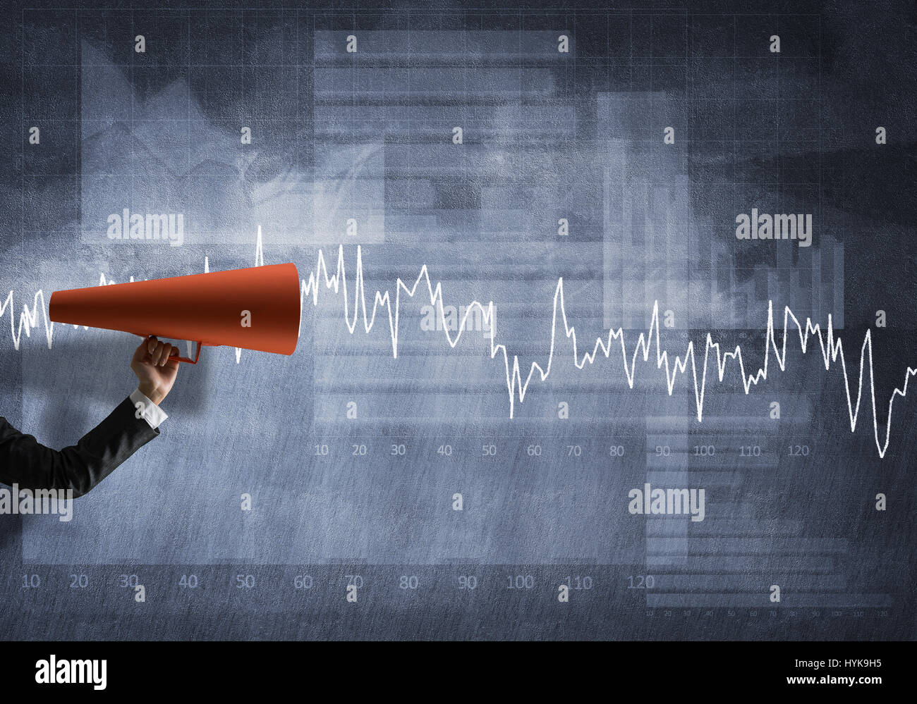 Hand der Geschäftsfrau mit rotem Papier Trompete Hintergrund Grafiken Stockfoto