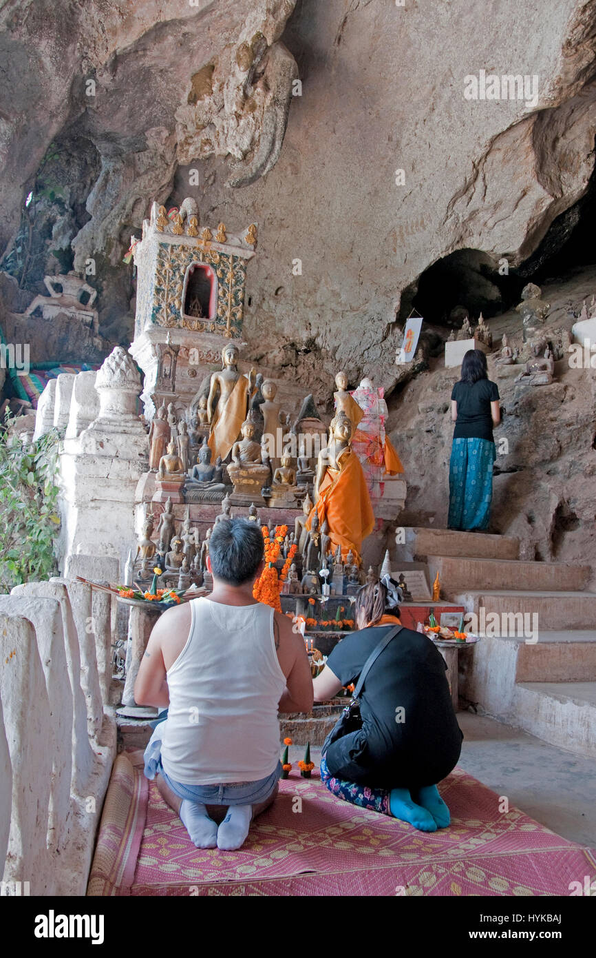 Pak Ou buddhistischen Höhlen am Mekong River nördlich von Luang Prabang sind gefüllt mit Bilder von Buddha. Stockfoto
