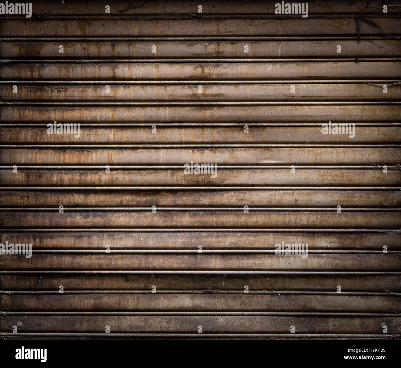 Grunge verwitterten metallische Roll up Tür. rusty Iron Gate. Stockfoto