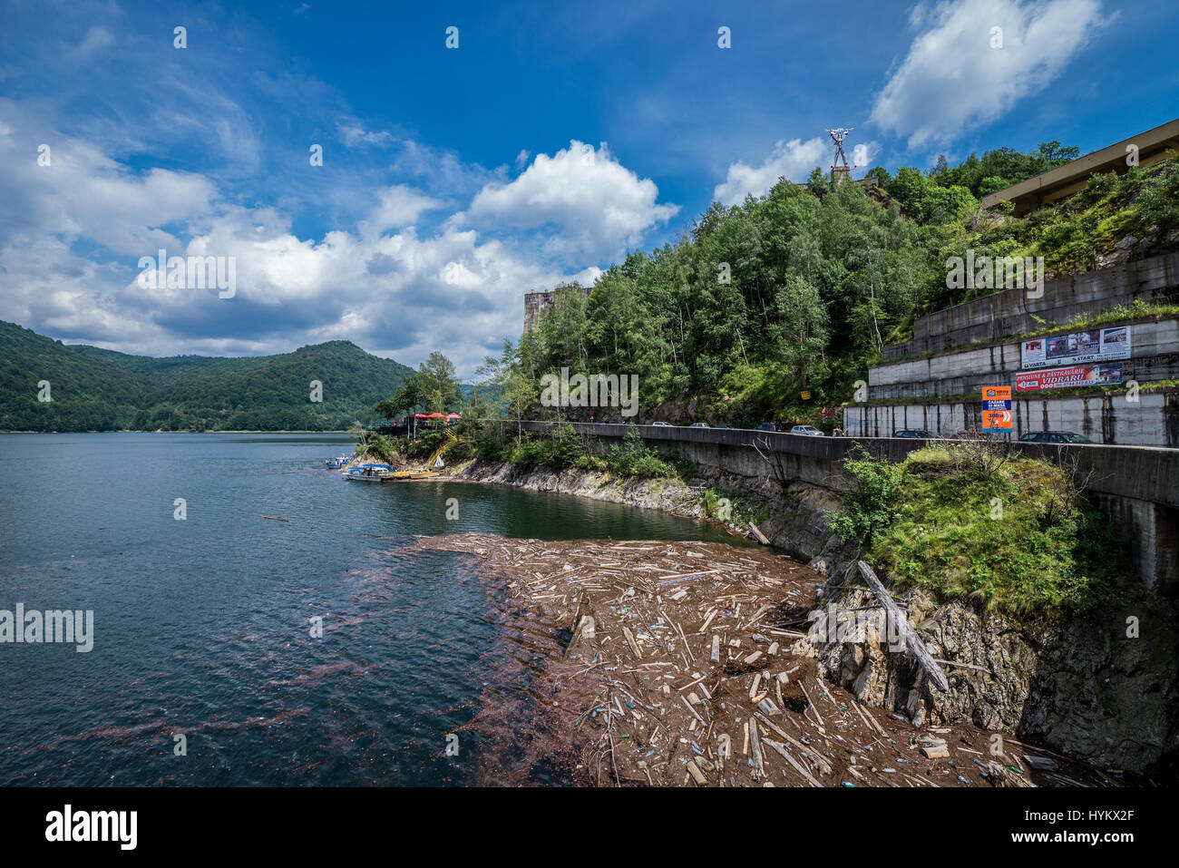 Vidaru See, gesehen vom Vidraru Dam - rumänische Staudamm am Fluss Arges im Jahr 1966 fertiggestellt Stockfoto