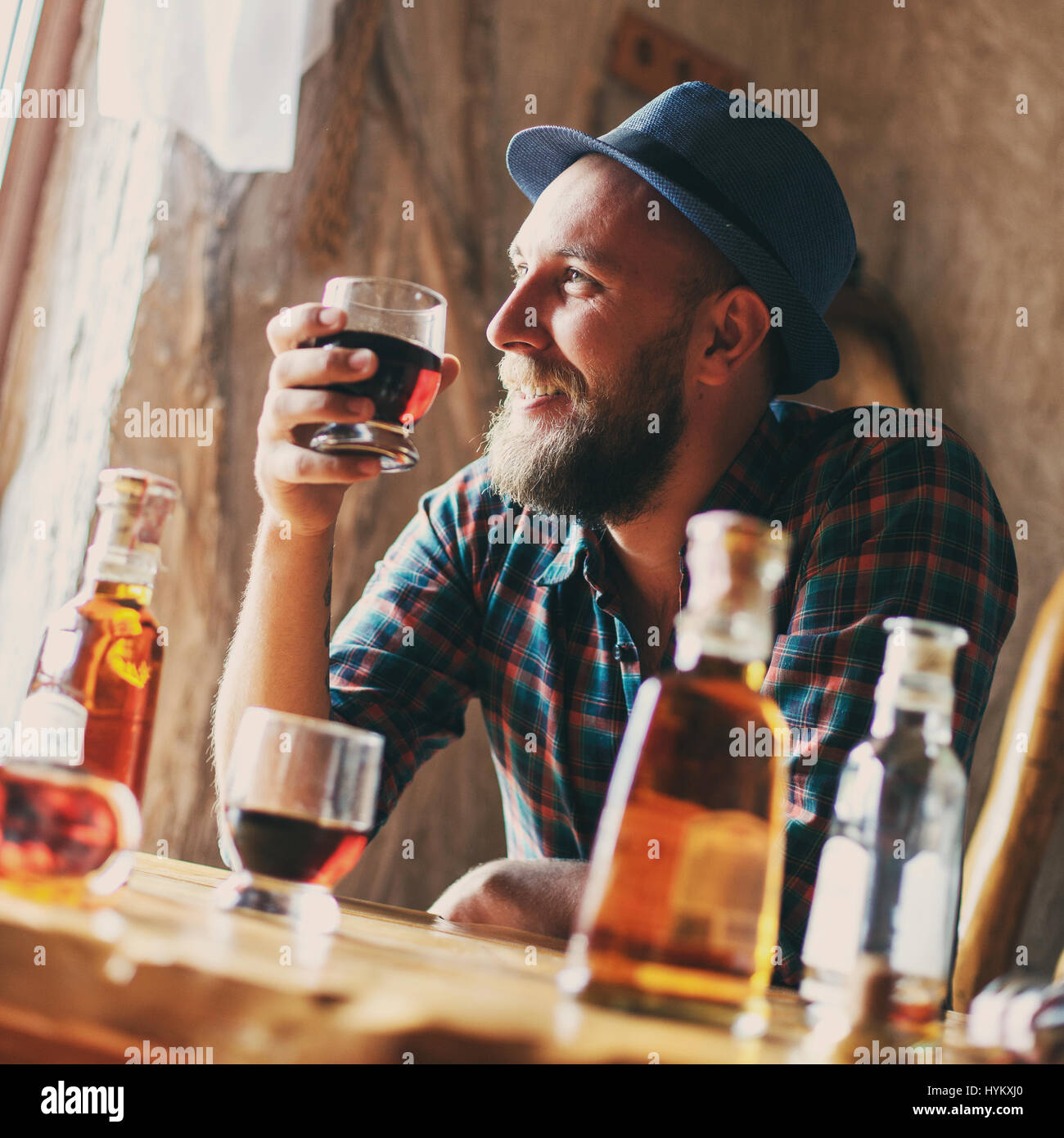 Menschen trinken whiskey Stockfoto