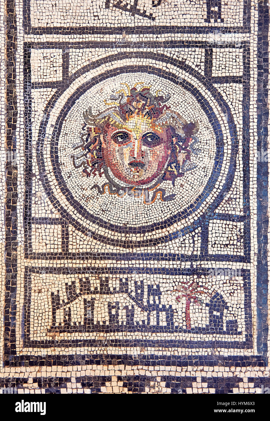 Roman Mosaic mit dem Haupt der Medusa, Archäologisches Nationalmuseum Neapel, Stockfoto