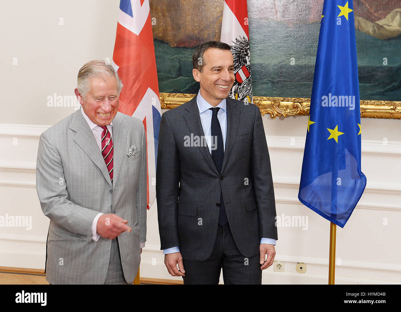 Der Prince Of Wales trifft Bundeskanzler von Österreich Christian Kern im Bundeskanzleramt in Wien, am achten Tag von seiner Europa-Tournee. Stockfoto