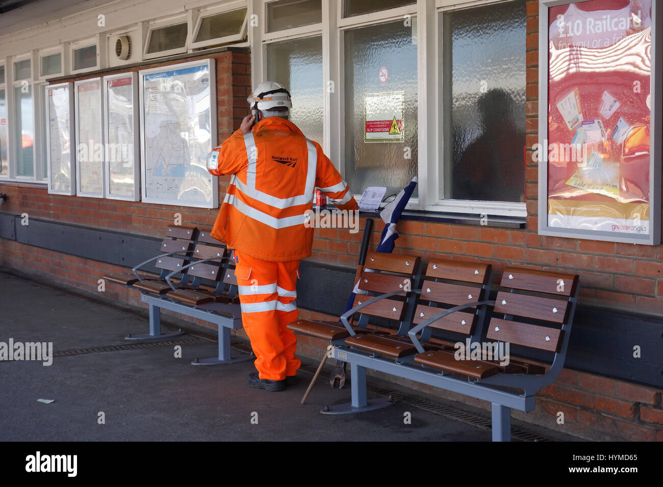 Eisenbahn-Ingenieur bei Colchester Nordbahnhof Stockfoto