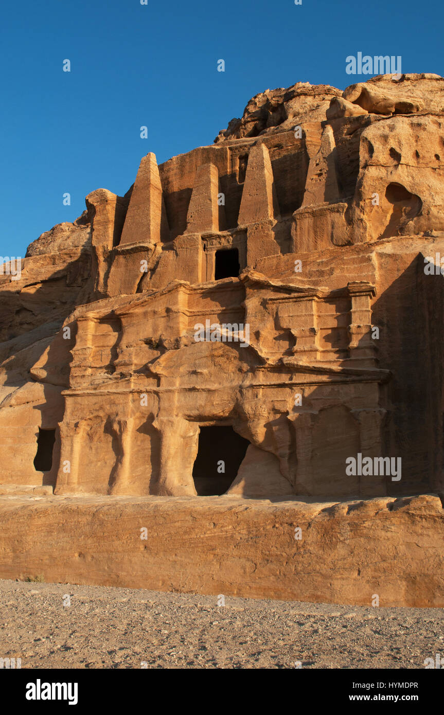 Jordanien: der Obelisk Grab und Bab als Siq Triclinium auf dem Weg zum Siq, Eingang in die archäologische nabatäische Stadt Petra Stockfoto