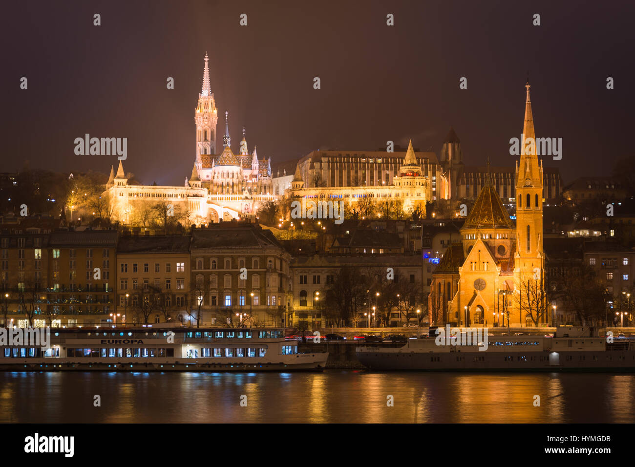 Winter-Nachtansicht der Fischerbastei in Budapest, Ungarn, Dezember-21-2016 Stockfoto