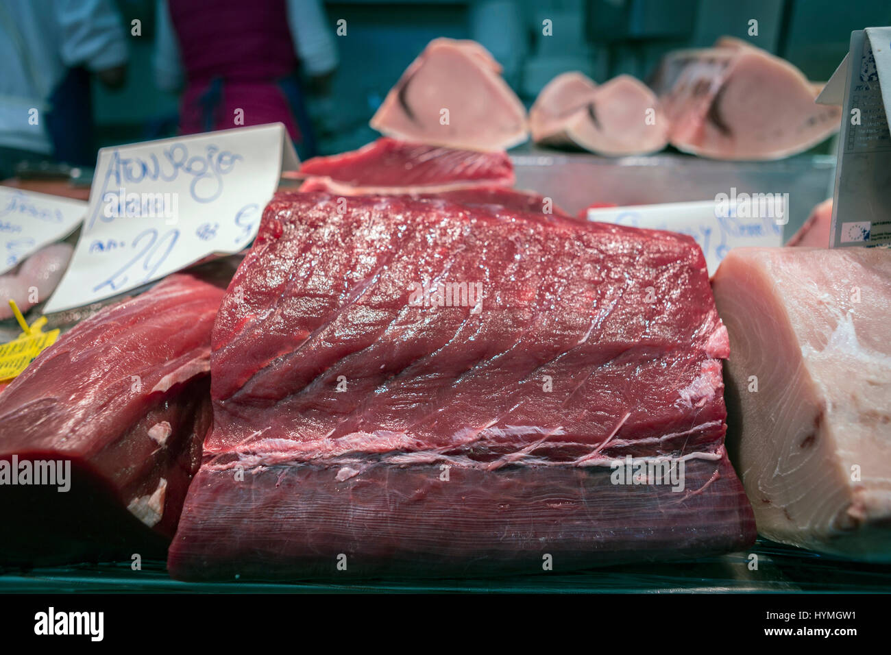 Roten Thunfisch der Almadraba Stück in einem Markt von Cadiz. Atlantik und Mittelmeer-Thunfisch Stockfoto