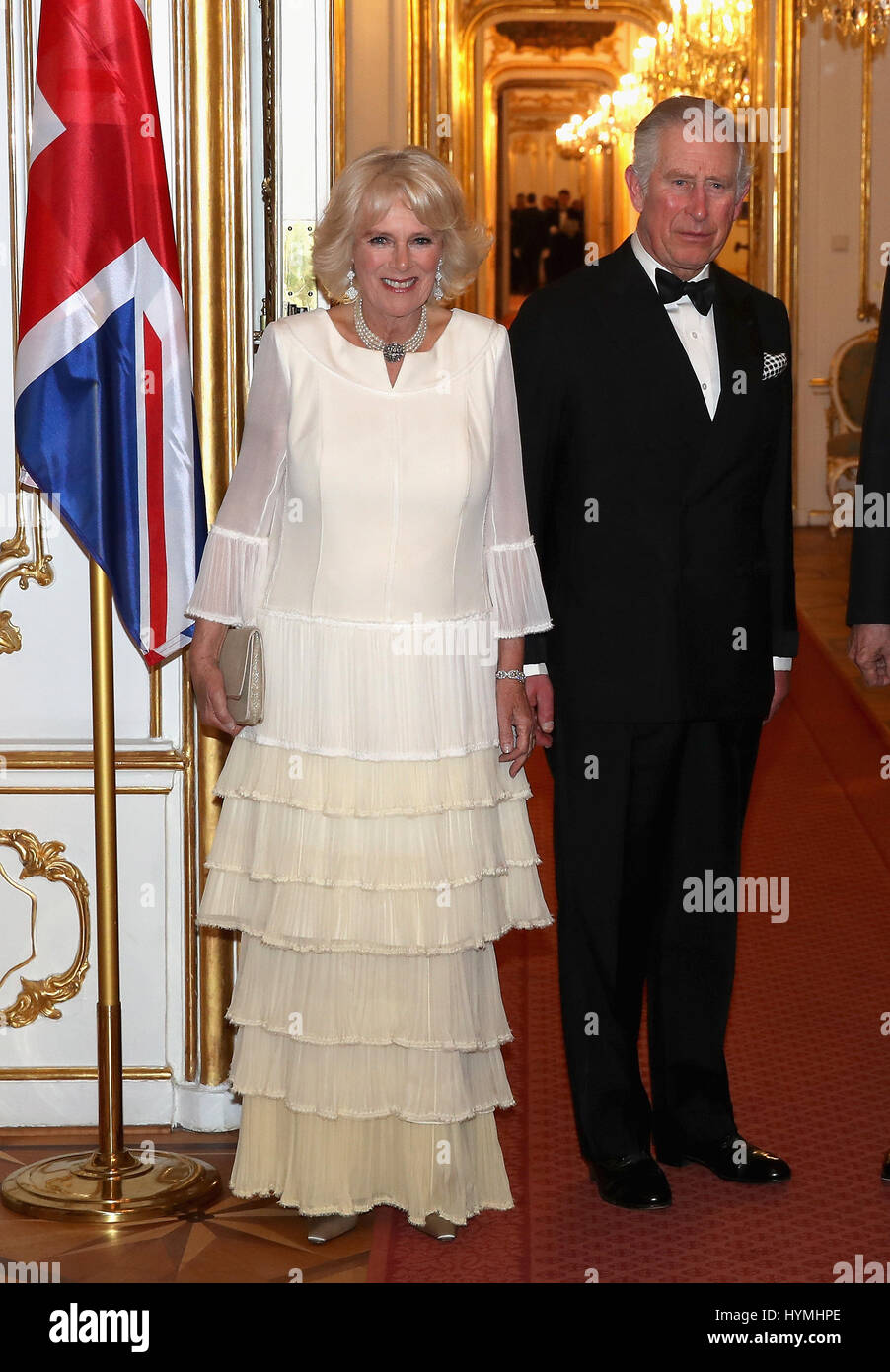 Der Prince Of Wales und der Herzogin von Cornwall kommen im Hofburg Palace in Österreich. Stockfoto