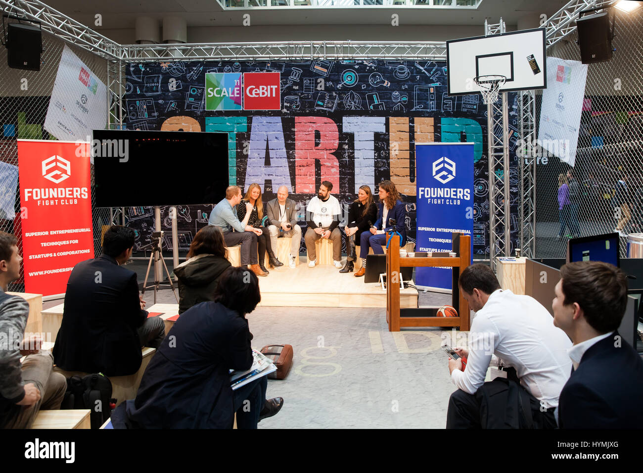 Gründer der Kampf Club Konferenz, live-Bühne-Konferenz auf Messe Cebit 2017 in Hannover Messe, Deutschland Stockfoto