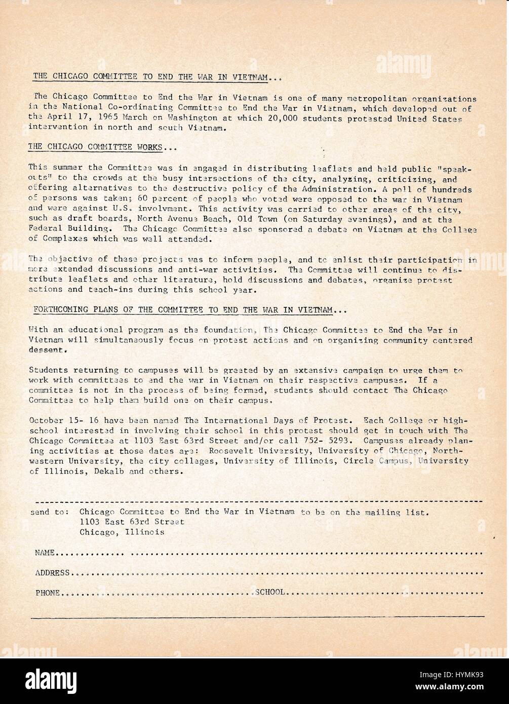 Eine Zeit des Vietnamkriegs Prospekt von The Chicago Ausschuss bis Ende des Krieges in Vietnam befürworten die Beteiligung der Bürger und Studenten in ihrer Bewegung und mit einem Tear-off Mailer auf Auskunft, Chicago, IL, 1967. Stockfoto