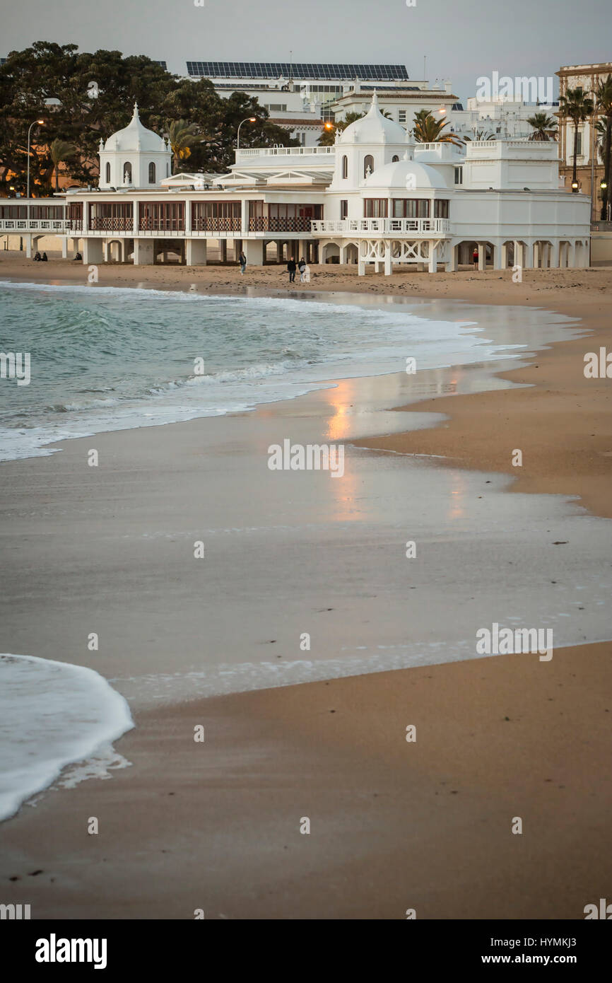 Cadiz Spanien-31. März: Caleta Strand mitten in der Altstadt ist die beliebteste der Strände von Cadiz, Andalusien, Spanien Stockfoto