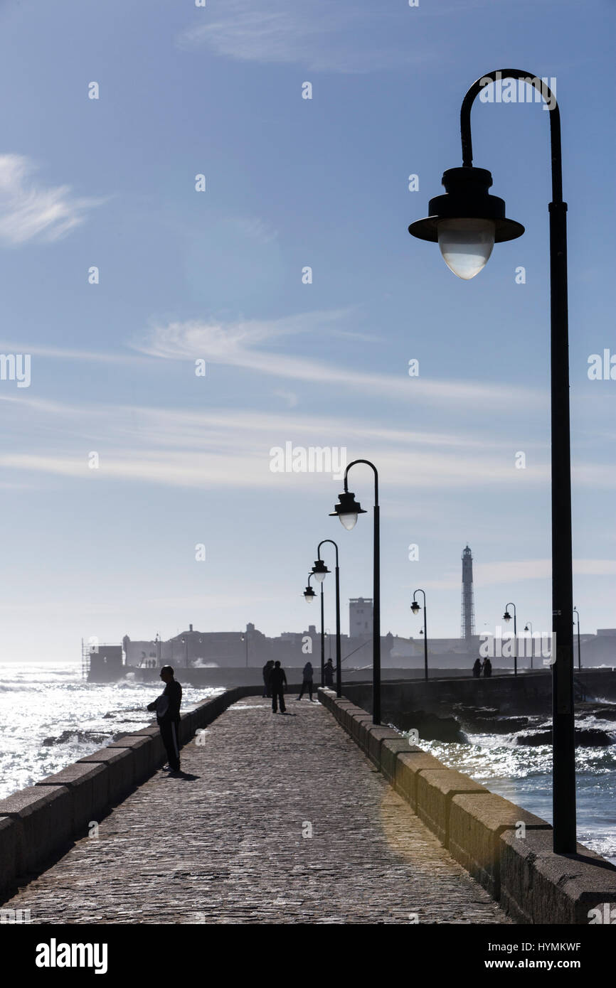 Cadiz Spanien-April 1: Schloss von San Sebastian, Festung auf einer Smail-Insel, getrennt von der Hauptstadt nach klassischer Tradition, gab es eine Tem Stockfoto