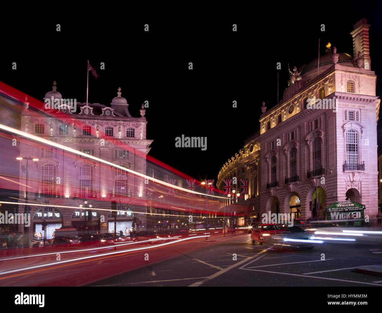 Kreuzung des Piccadilly Circus in der Nacht im Zentrum von London Stadt von Westminster, England, Vereinigtes Königreich Stockfoto