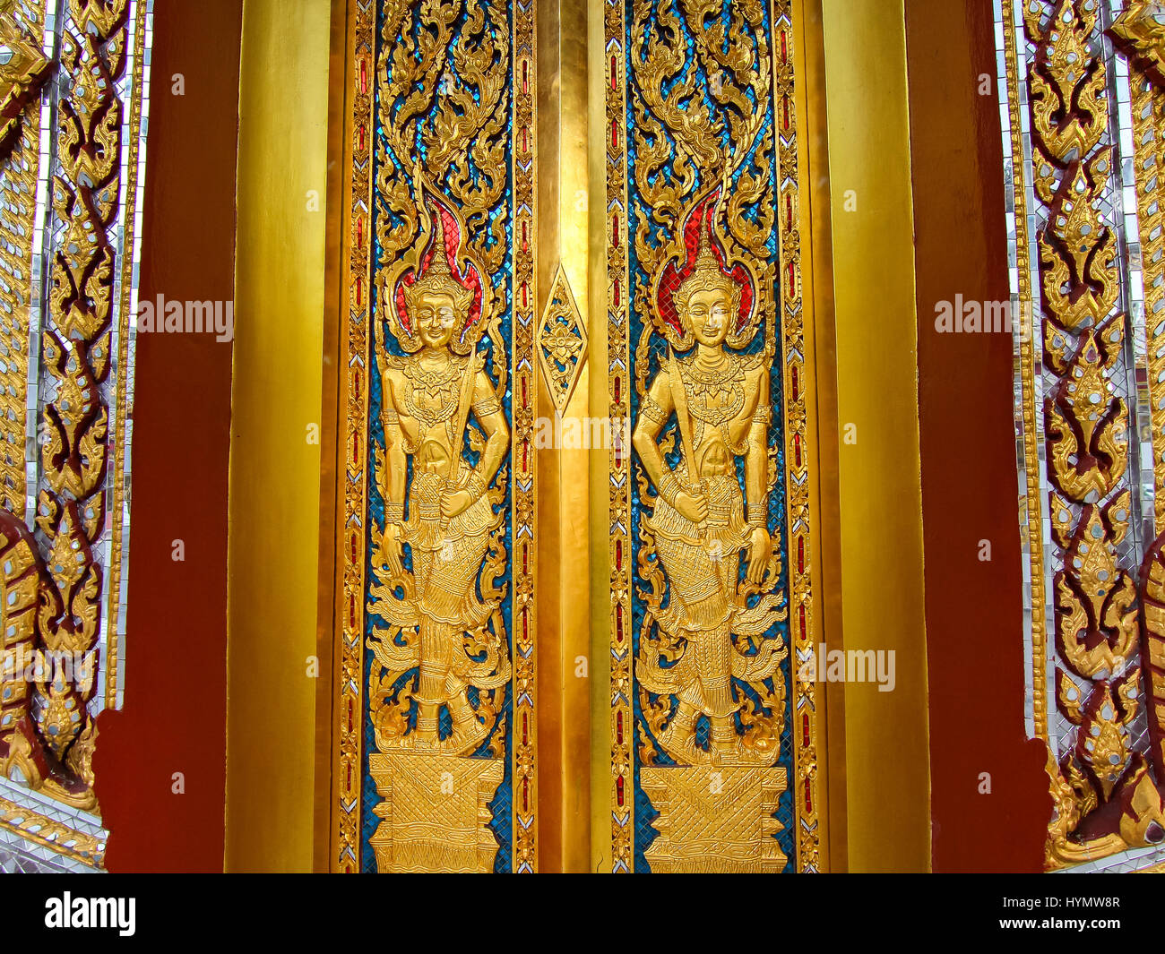 Alte Kunst Angel am Tor in Thai Tempel Stockfoto