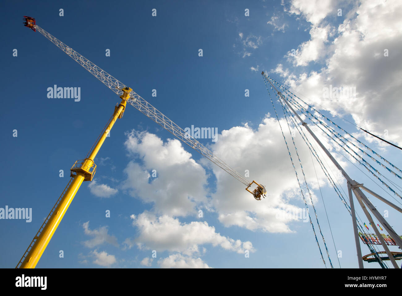 Die Menschen genießen Fahrgeschäften an der Iowa State Fair. Stockfoto