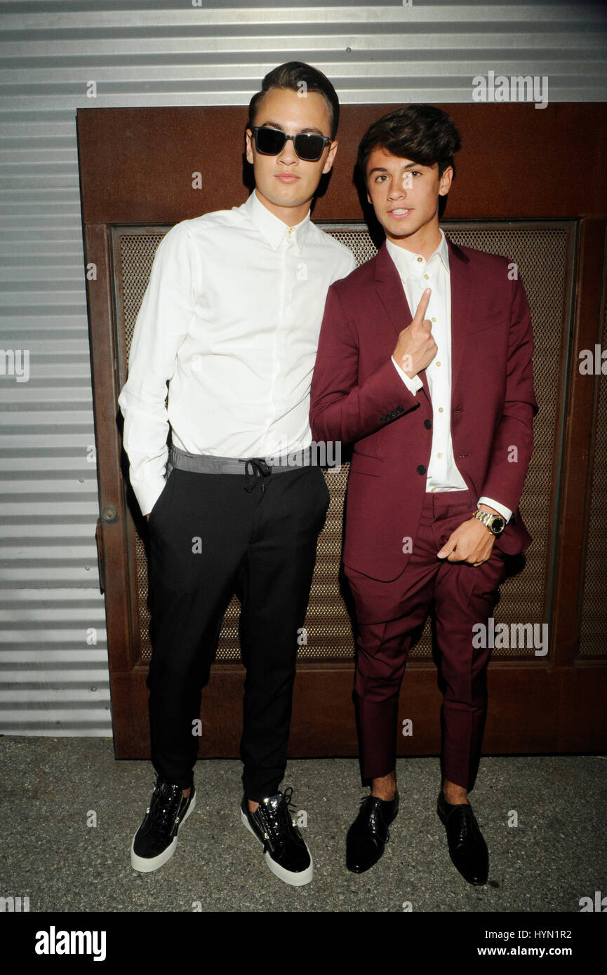 Brandon Lee (l) und Dylan Lee Porträt bei der Barmherzigkeit für Tiere Hidden Heroes Gala Unici Casa am 29. August 2015 in Los Angeles Kalifornien. Stockfoto Brandon Lee (l) und Dylan Lee Porträt bei der Barmherzigkeit für Tiere Hidden Heroes Gala Unici Casa am 29. August 2015 in Los Angeles Kalifornien. Stockfoto