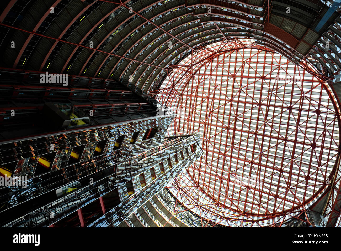 Der Zustand von Illinois Gebäude (James R Thompson), Atrium in der Innenstadt von Chicago, Illinois. Stockfoto