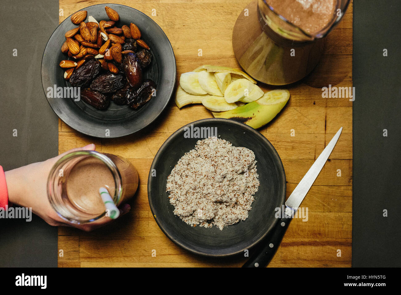 Zutaten, Obst und Gewuerze, für einen gesunden Saft Stockfoto
