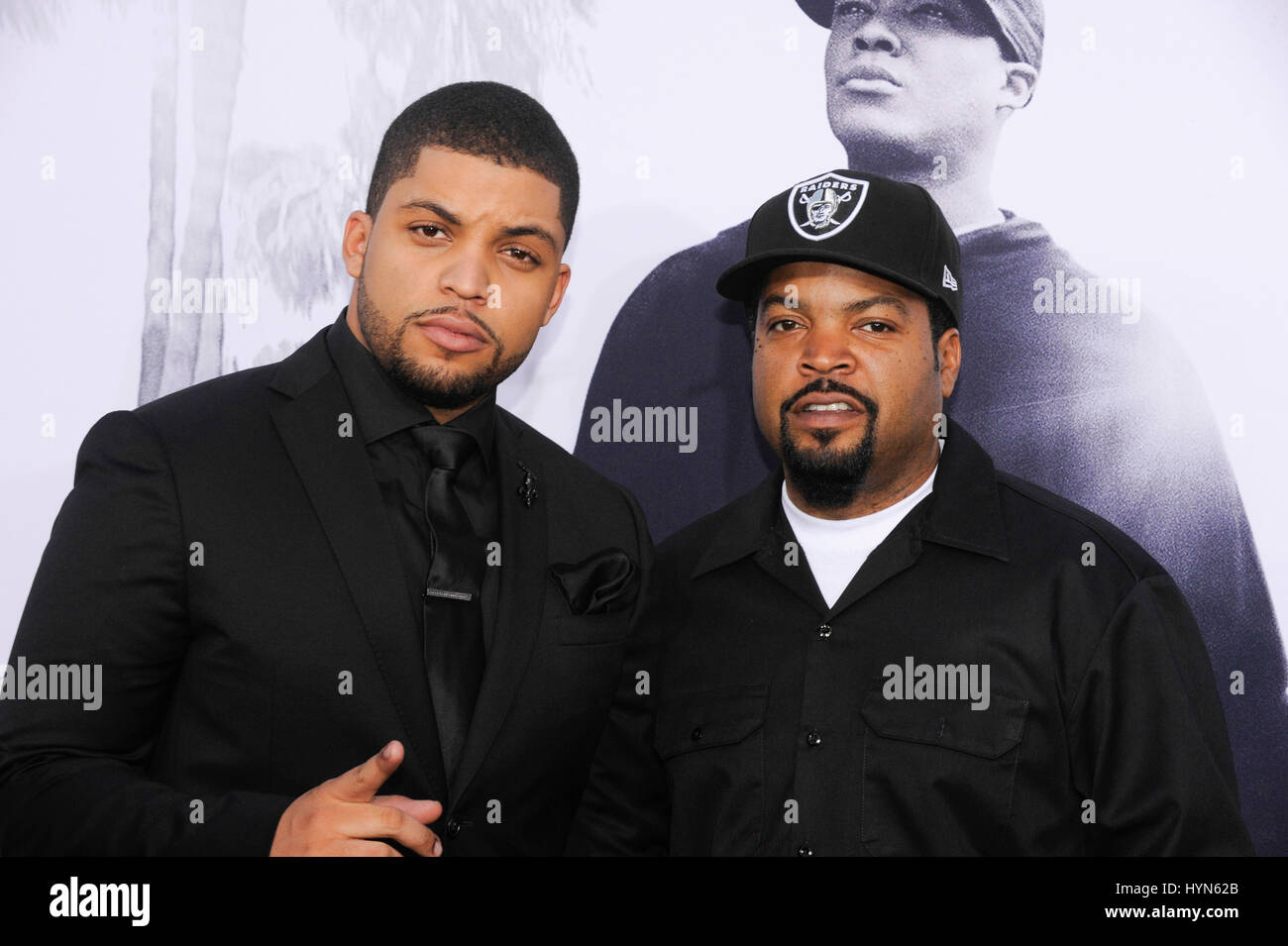 Ice Cube und seinem Sohn O'Shea Jackson Jr. besuchen die Straight Outta Compton-Weltpremiere auf L.A. Live am 10. August 2015 in Los Angeles, Kalifornien Stockfoto