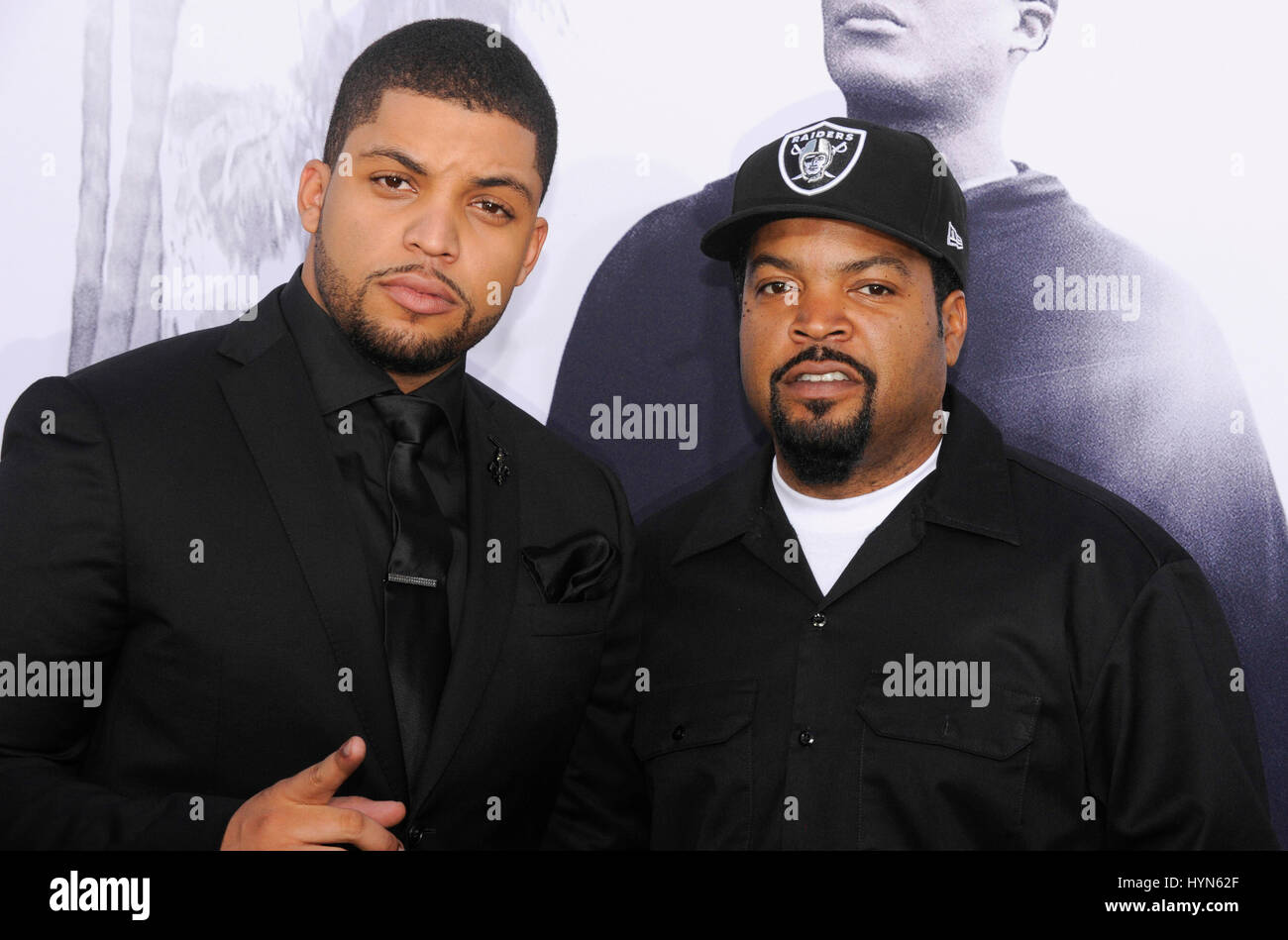 Ice Cube und seinem Sohn O'Shea Jackson Jr. besuchen die Straight Outta Compton-Weltpremiere auf L.A. Live am 10. August 2015 in Los Angeles, Kalifornien Stockfoto