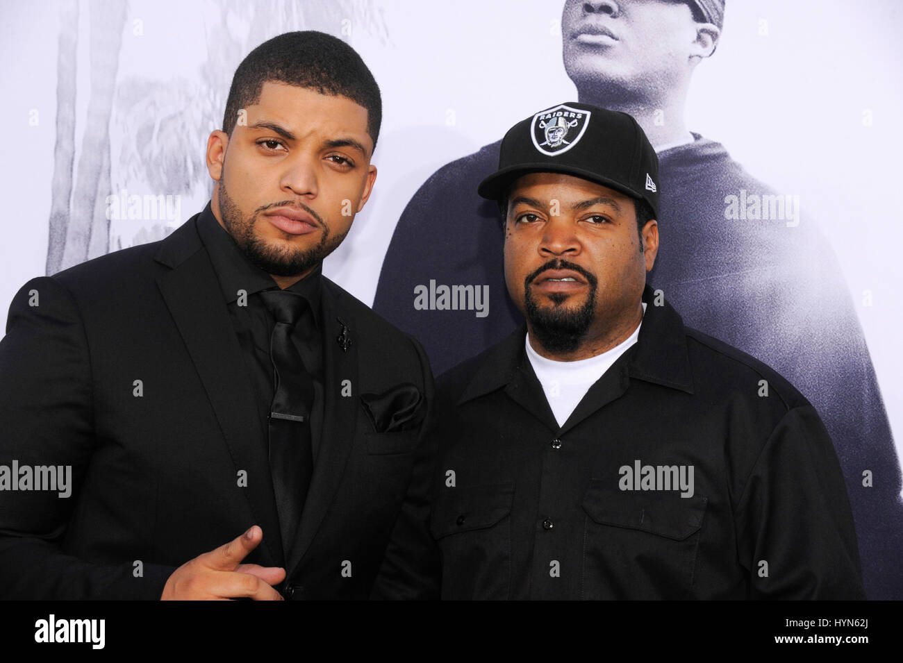 Ice Cube und seinem Sohn O'Shea Jackson Jr. besuchen die Straight Outta Compton-Weltpremiere auf L.A. Live am 10. August 2015 in Los Angeles, Kalifornien Stockfoto