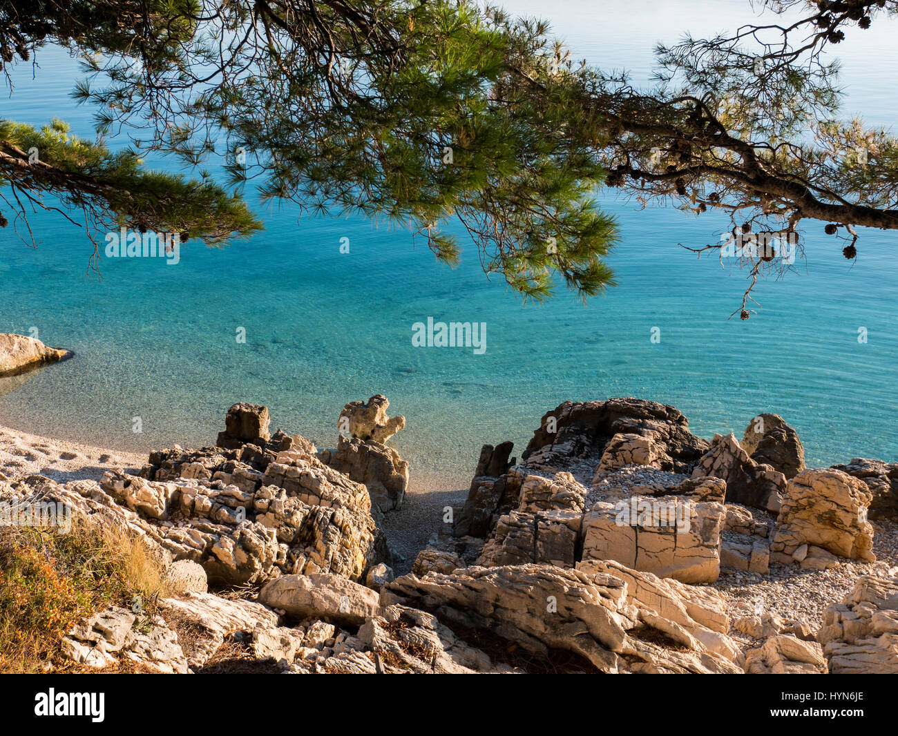 Versteckte Strand an der Adriaküste an der Makarska riviera Stockfoto