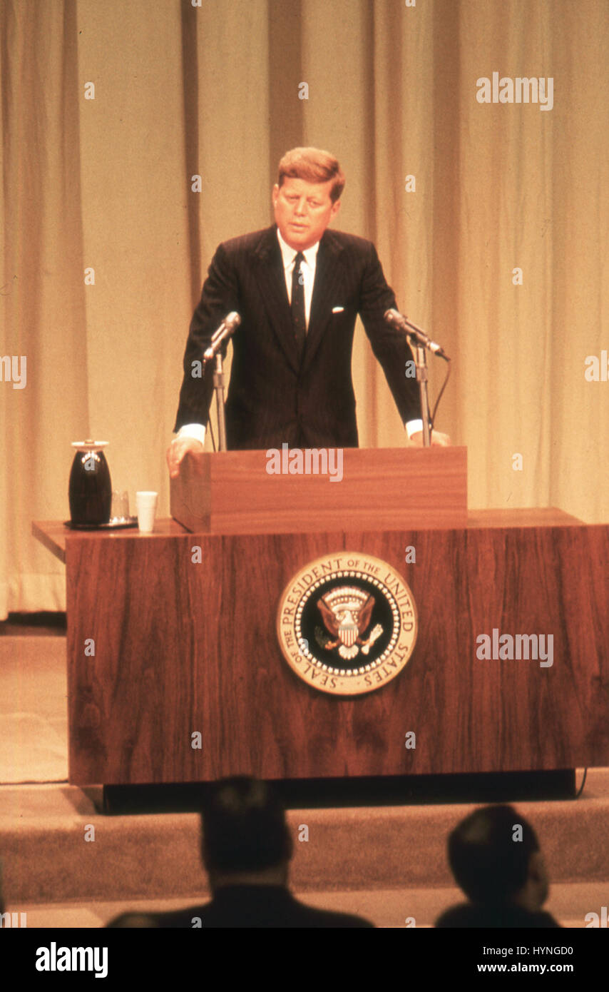 Erste Pressekonferenz Präsident Kennedys live über Fernsehen und Radio übertragen. Washington, DC, 25.01.61. Stockfoto