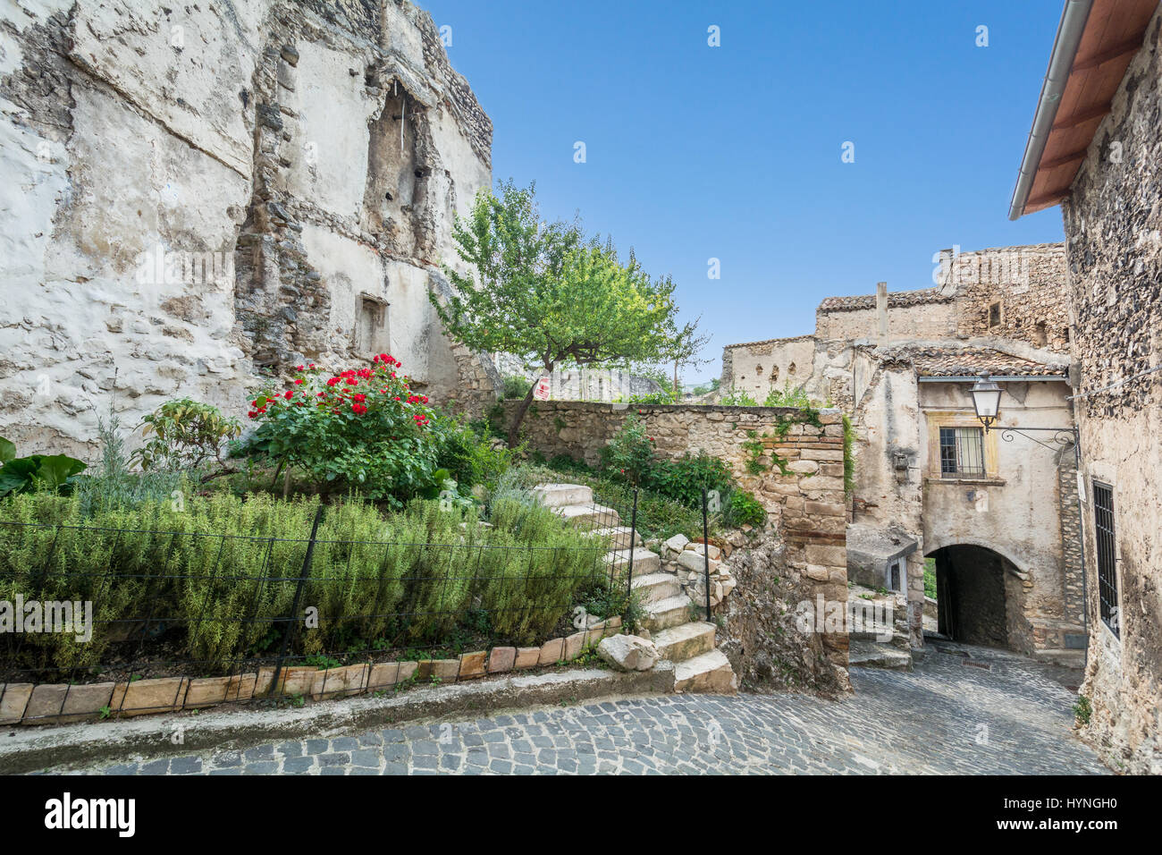 Landschaftliche Sehenswürdigkeit in Capestrano, altes Dorf in der Provinz l ' Aquila, Abruzzo, Italien Stockfoto