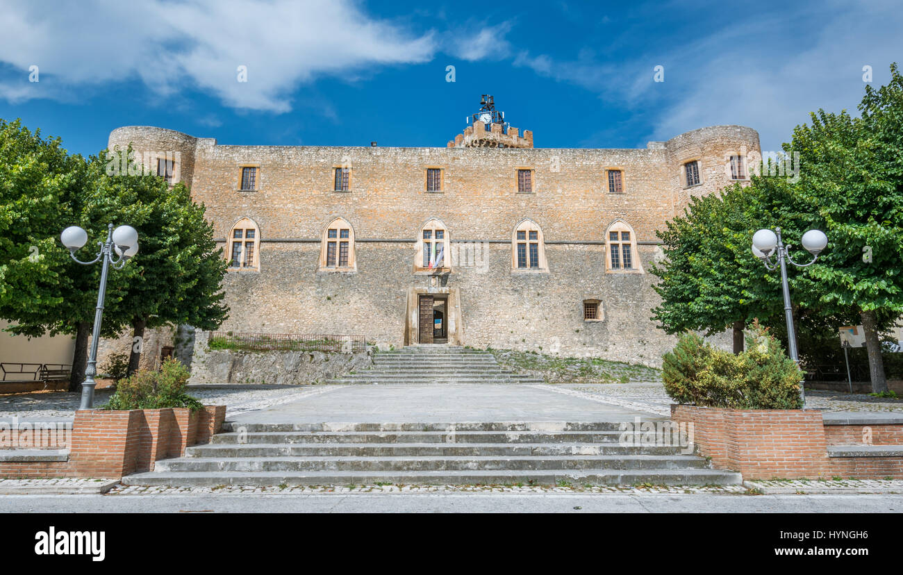 Piccolomini Schloss in Capestrano, altes Dorf in der Provinz l ' Aquila, Abruzzo, Italien Stockfoto