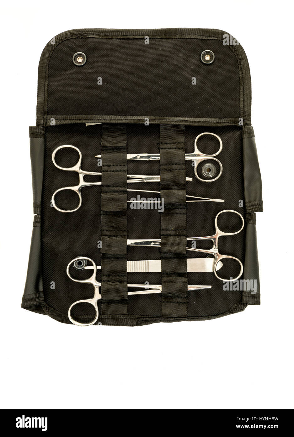 Chirurgisches Instrument-Kit auf einschließlich Hermostasts, Schere, Halter, Nadel-Sonde und Pinzette auf einem isolierten Hintergrund Stockfoto