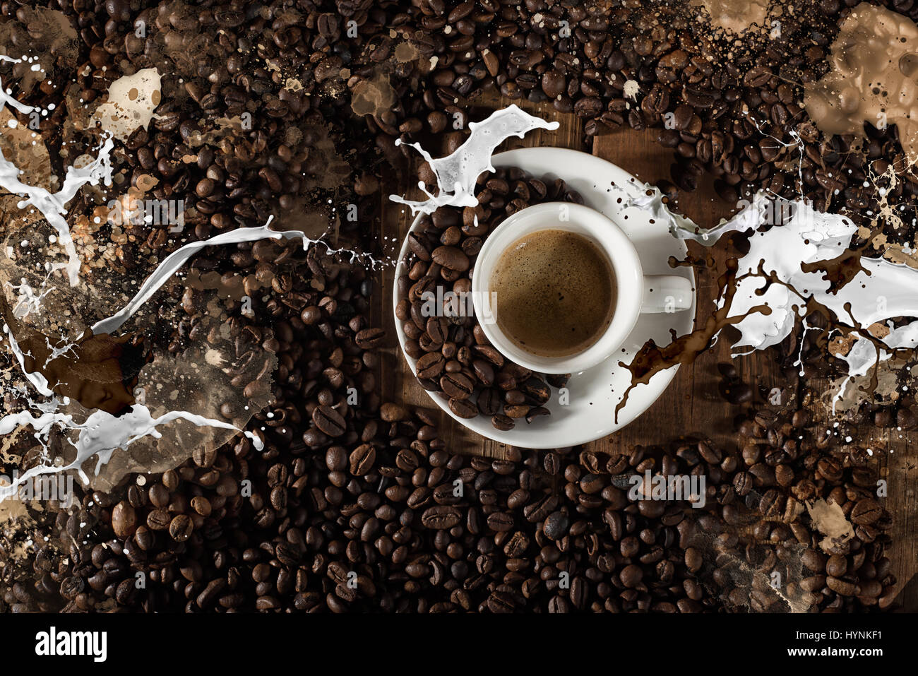 Hintergrund der Tasse Kaffee mit Milch Stockfoto
