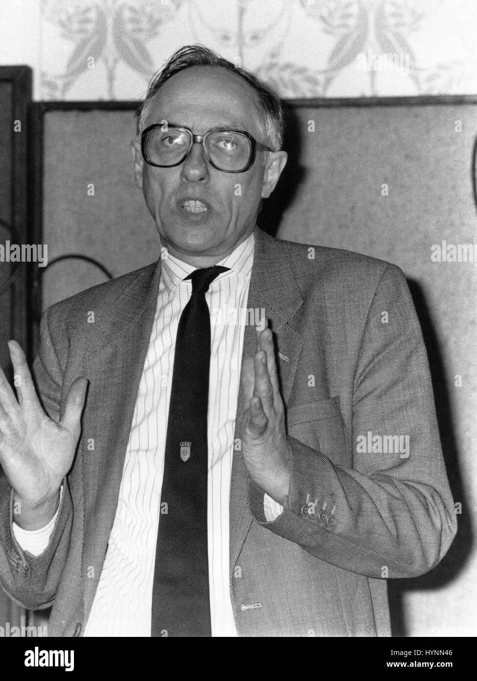 Rt Hon. Donald Dewar, Schatten Staatssekretär für Schottland und Labour Partei Parlamentsmitglied für Glasgow Garscaddon, spricht bei einem Fransen-treffen während der Gewerkschaft-Kongreß in Blackpool, England am 4. September 1989. Stockfoto