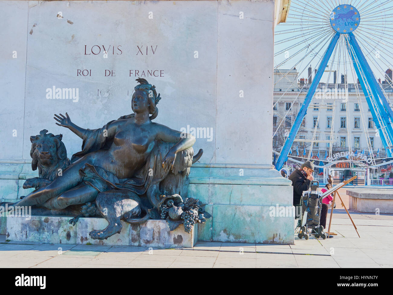 Allegorische Statue Vertretung Fluss Saone und Künstler Malerei, La Place Bellecour, Lyon, Auvergne, Rhône-Alpes, Frankreich. Stockfoto