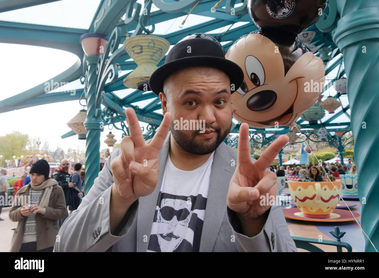 Chessy, Frankreich. April 2017. Rafaal Yem nimmt am 25. Jahrestag der „Copains du Monde“ von Secours Popular Francais in Disneyland, Chessy, Frankreich Teil. Stockfoto