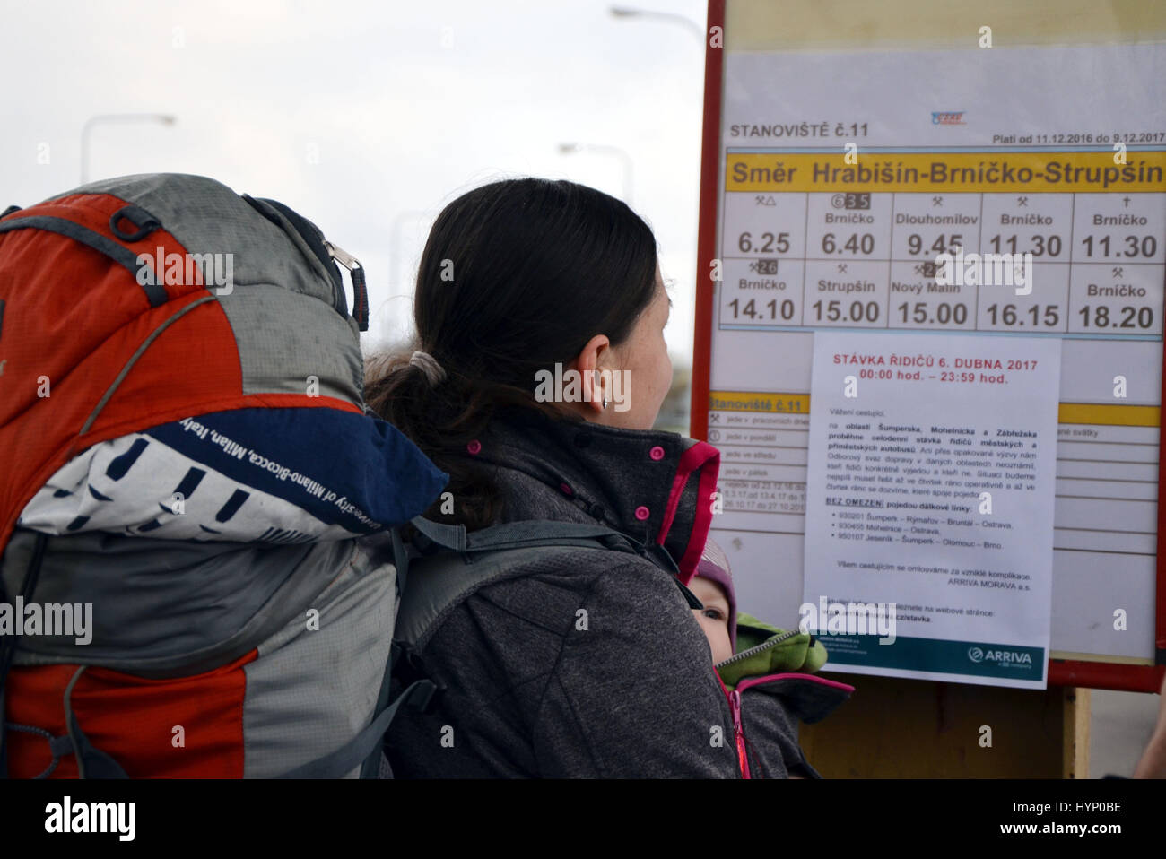 Sumperk, Tschechische Republik. 6. April 2017. Streik der Busfahrer im Linienverkehr in Regionen aufgrund niedriger Löhne in Sumperk, Tschechische Republik, 6. April 2017. Eine Welle der Streik für höhere Löhne der Arbeitnehmer ist in der Tschechischen Republik in einer Zeit wirtschaftlicher Prosperität zurückgekehrt. Bildnachweis: Vladislav Galgonek/CTK Foto/Alamy Live-Nachrichten Stockfoto